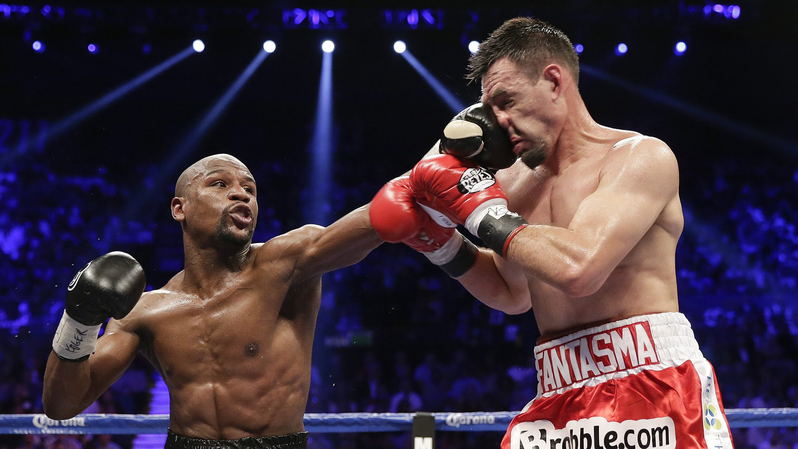 爱游戏下载-城市灯光水上摩托，青春夜色的极速追逐，水上灯光秀图片